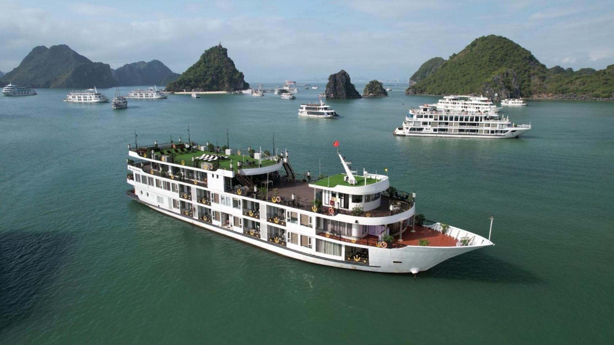 Halong Aquamarine Royal Cruise Hotell Ha Long Exteriör bild