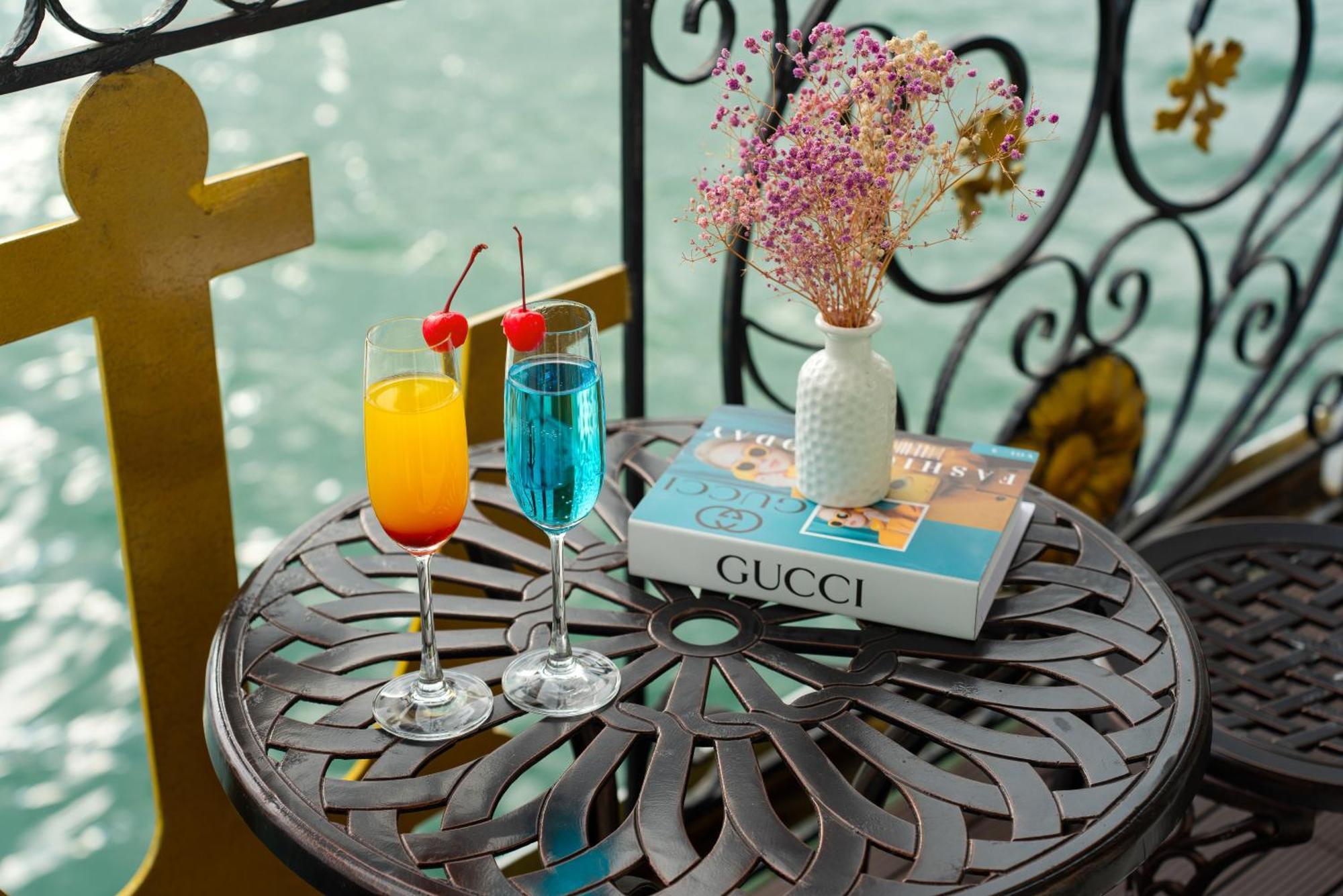 Halong Aquamarine Royal Cruise Hotell Ha Long Exteriör bild
